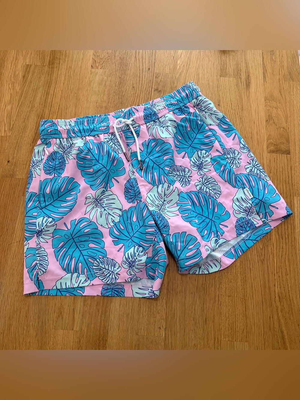 Maamgic MEDIUM Pink Palm Print Athletic 2 in 1 Shorts Built in Compression Liner